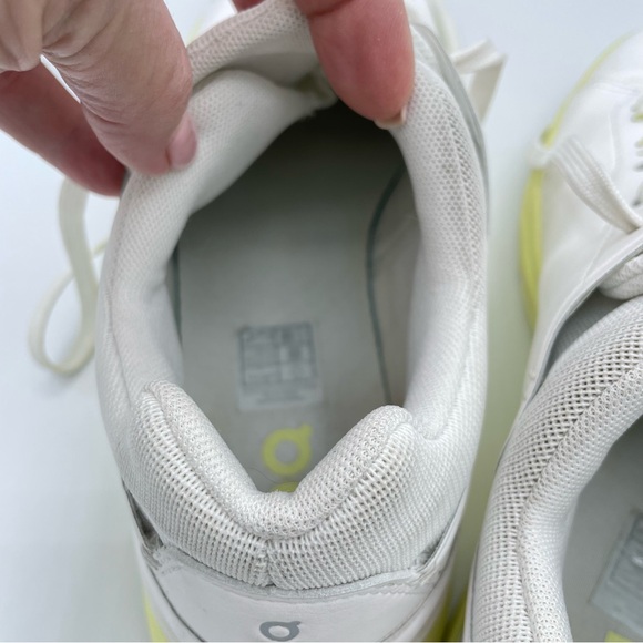 On Running The Roger Advantage Sneaker 11 White/Hay - Picture 9 of 16